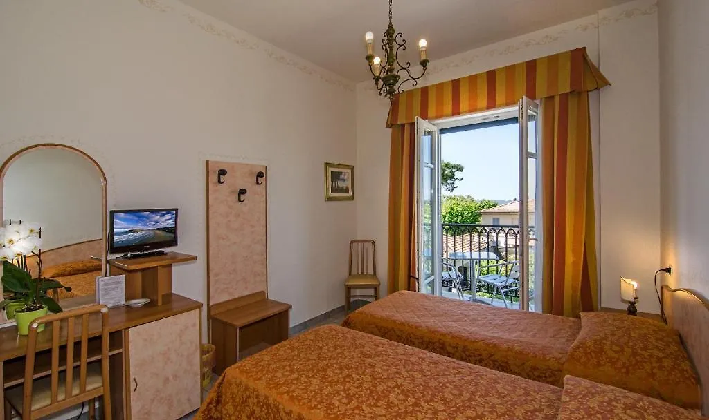 Hotel Villa Ombrosa Marina di Pietrasanta 3*,